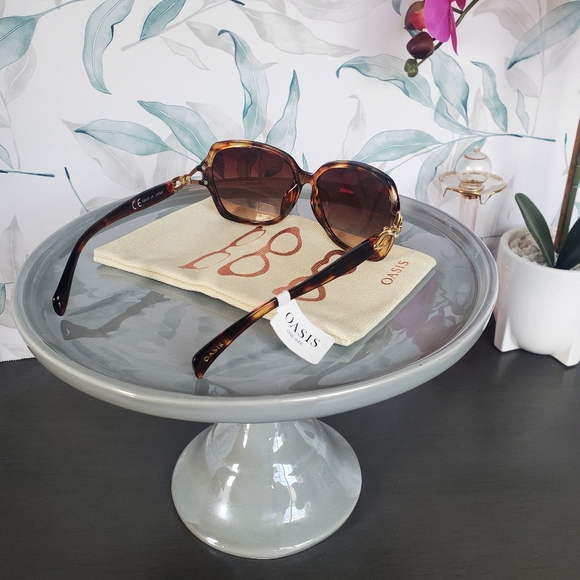 OASIS | Rhinestone Sunglasses in Tortoise Shell NWT - Picture 4 of 16